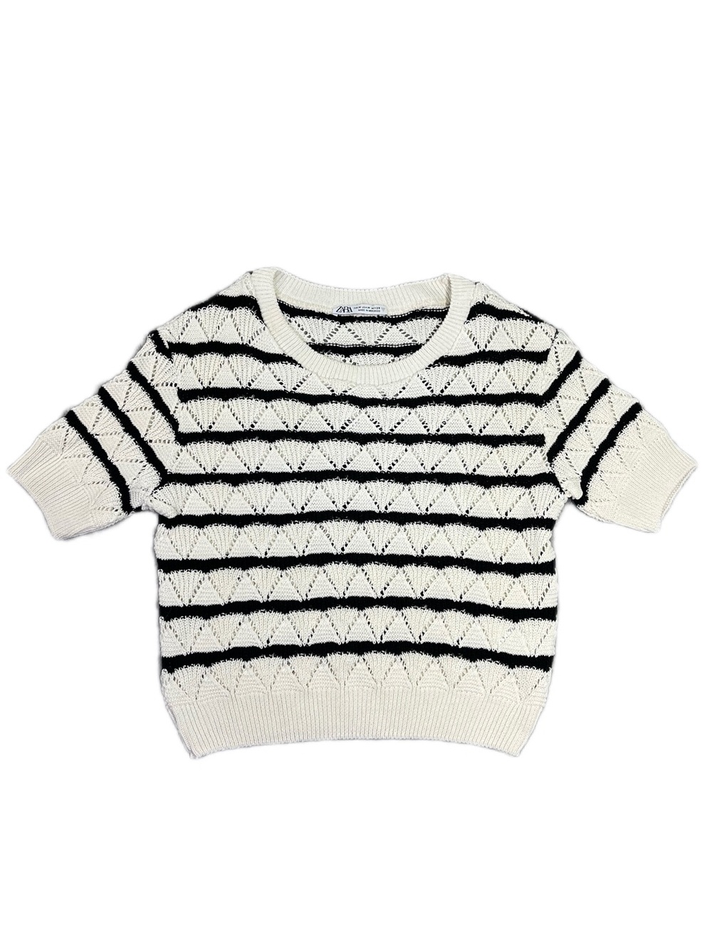 Zara White and Black Striped Short-Sleeve Knit Cropped Sweater Top